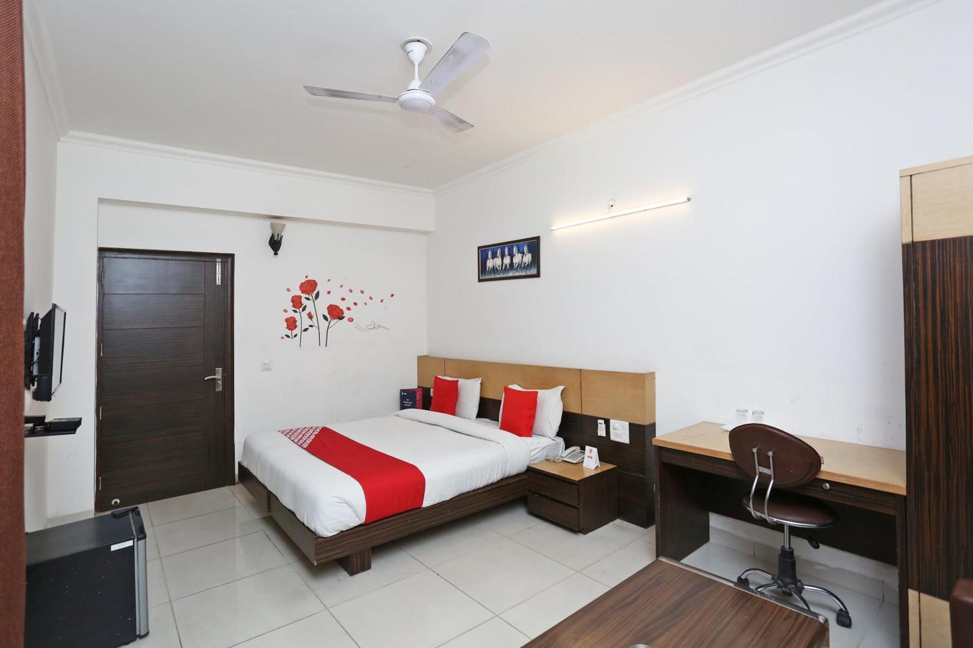 OYO 531 Hotel Cyber Inn Gurgaon Exterior foto